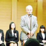 スピーチを指導した堀田さんの講評